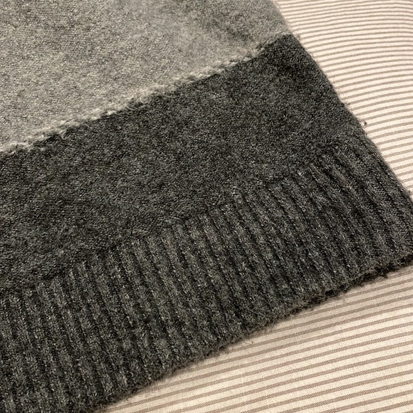 Universal Thread Sweater 🌾 - Picture 5 of 6